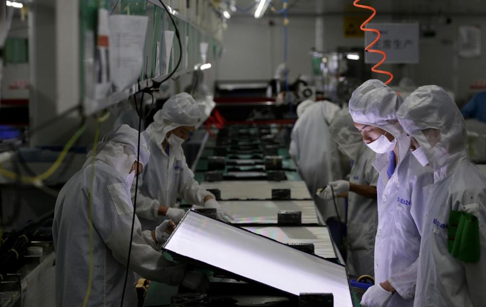 兆驰集团旗下一家电视机厂的生产线