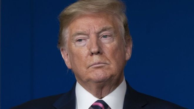 美国总统特朗普主持每日的疫情通报记者会