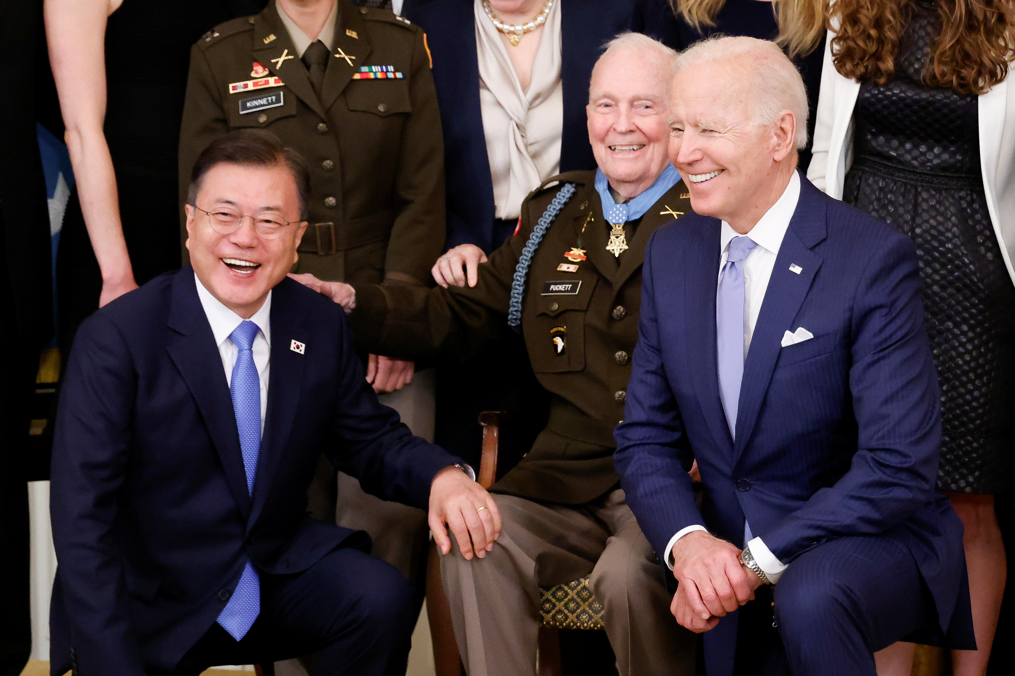拜登在韩战老兵勋章授予仪式上