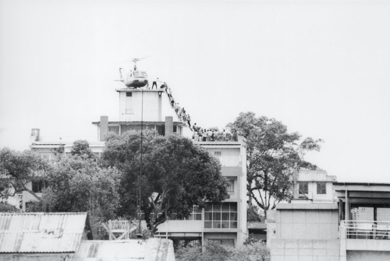 这次撤退被用于和1975年美军撤出西贡的场景做比较