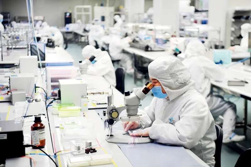广东深圳市一家医疗器械公司的冠状动脉支架系统装配车间