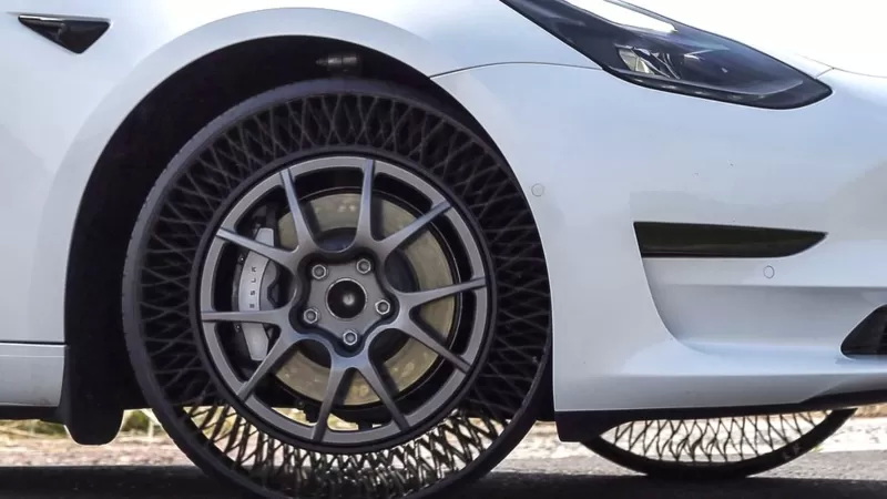 美国固特异轮胎橡胶公司研发的安装了塑料辐条的无空气轮胎