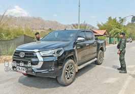 泰国军方设卡检查过往车辆 泰国军方设卡检查过往车辆