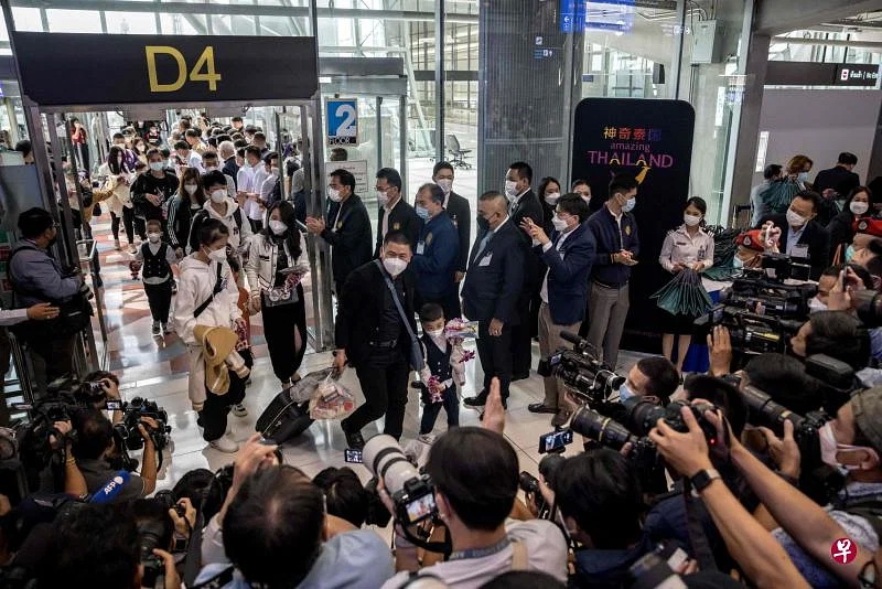 曼谷国际机场星期一迎来冠病疫情暴发后的首批中国游客