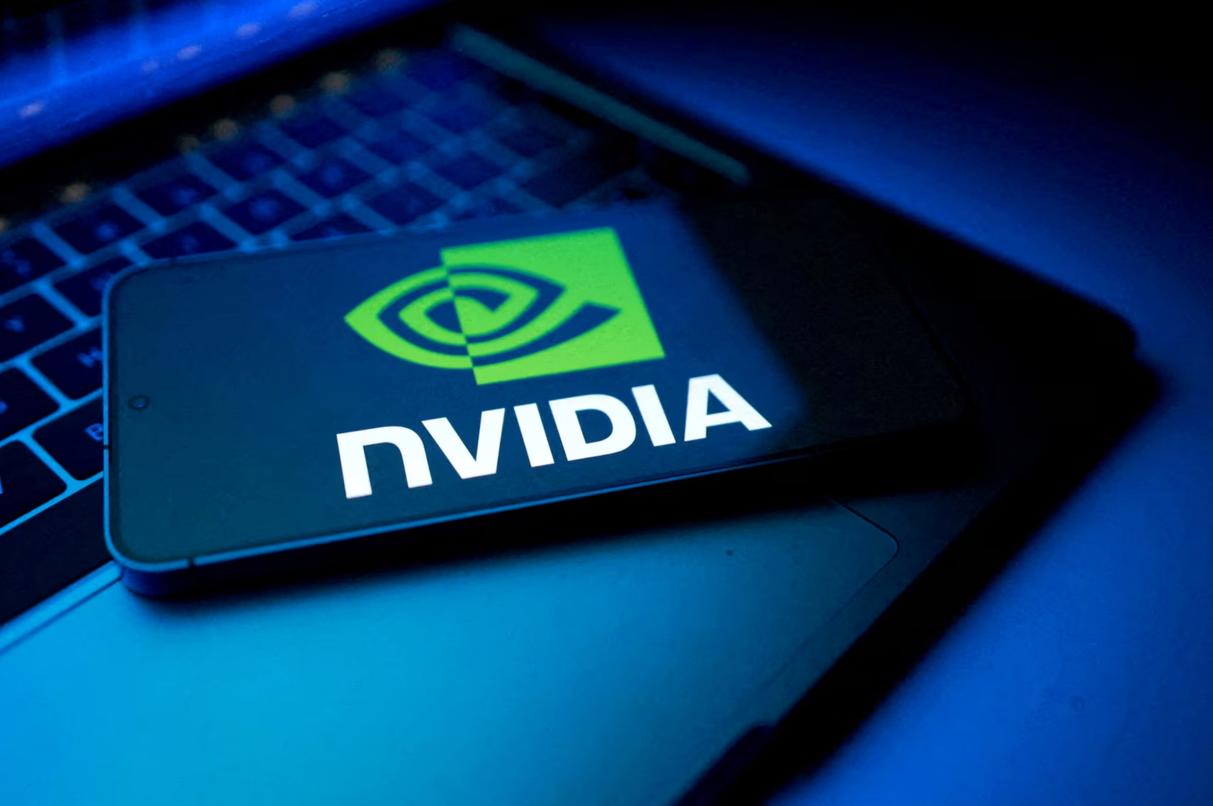 插图中出现了 NVIDIA 的标志